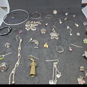 Around 50 pairs of earrings